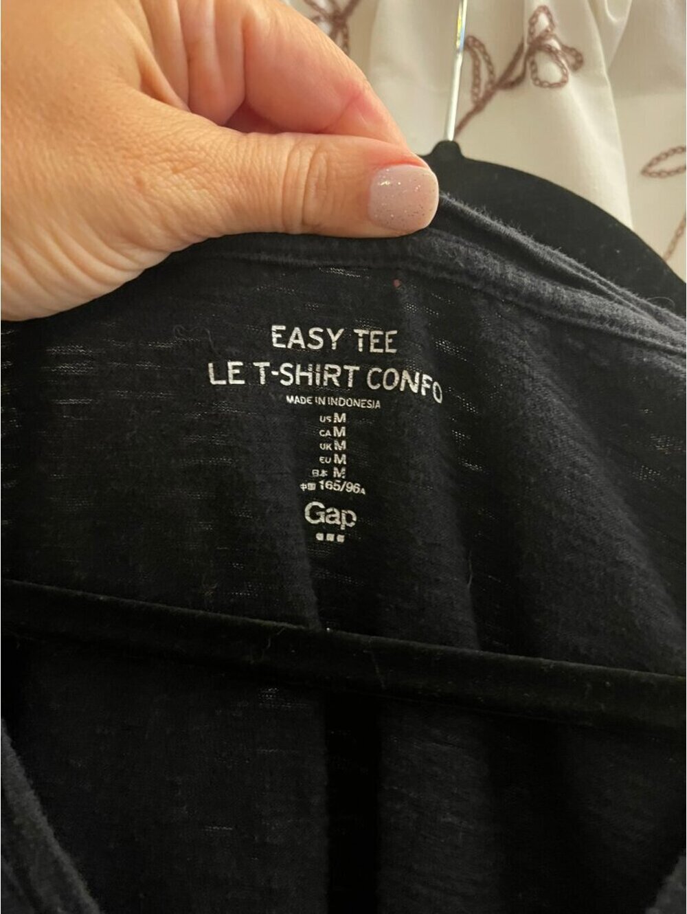 Gap | M | Easy Tee Black Tunic T-Shirt Pocket V-Neck Short Sleeve - Picture 5 of 5